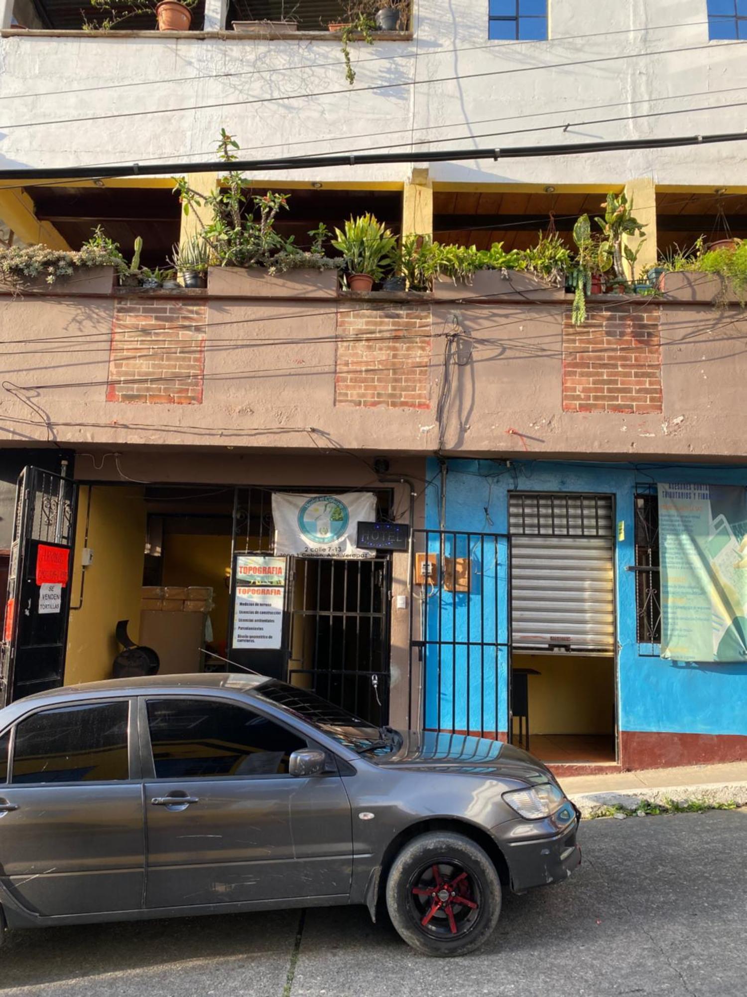 Hostal El Calvario Coban Hotel Exterior photo